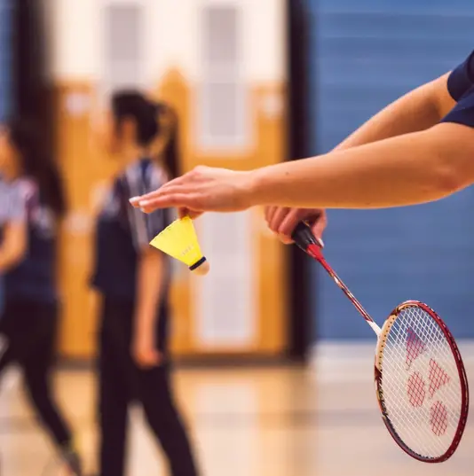 How To Maintain A Consistent Badminton Serve